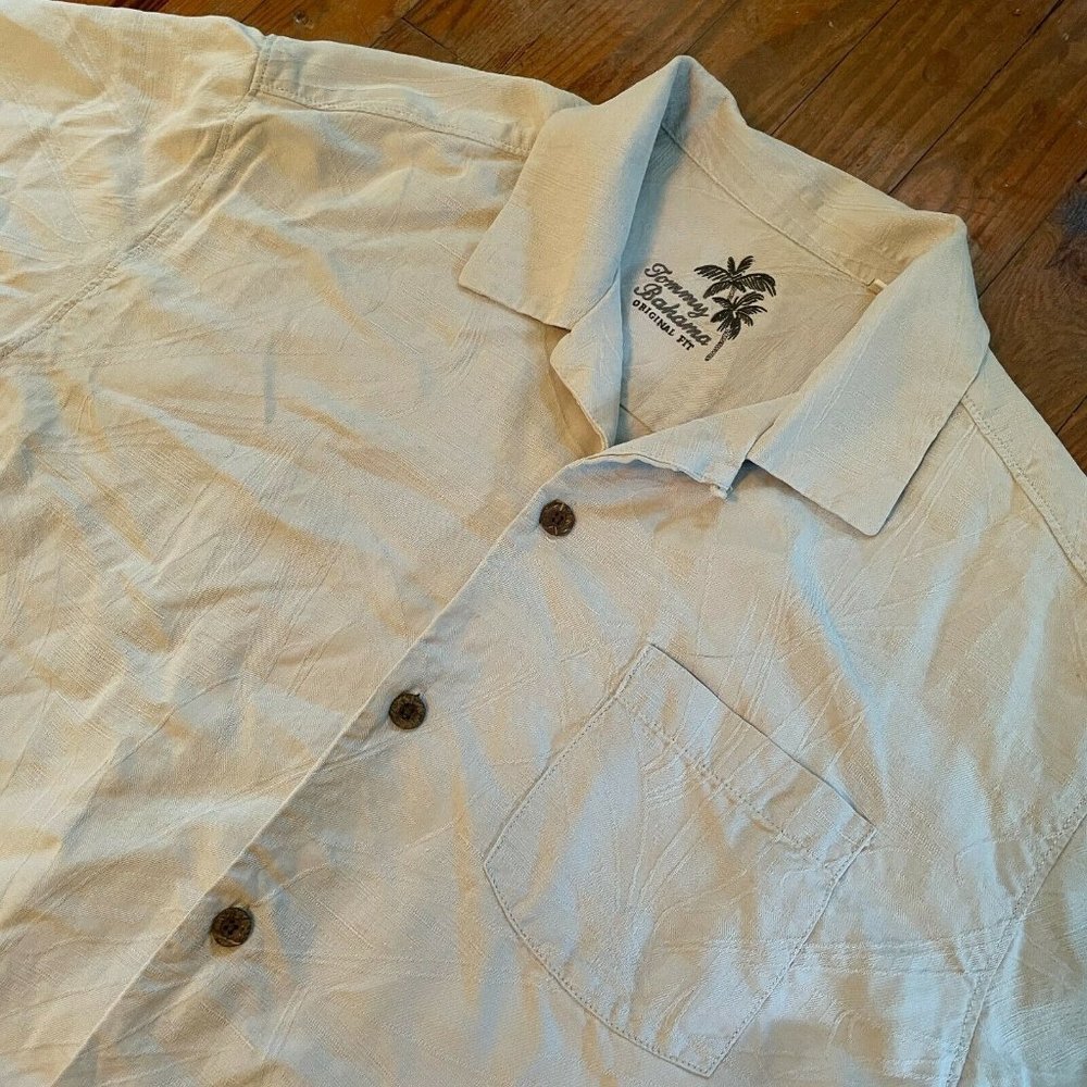 Tommy Bahama Original Fit Gray 100% Silk Floral Men's M Button Short Sl Shirt